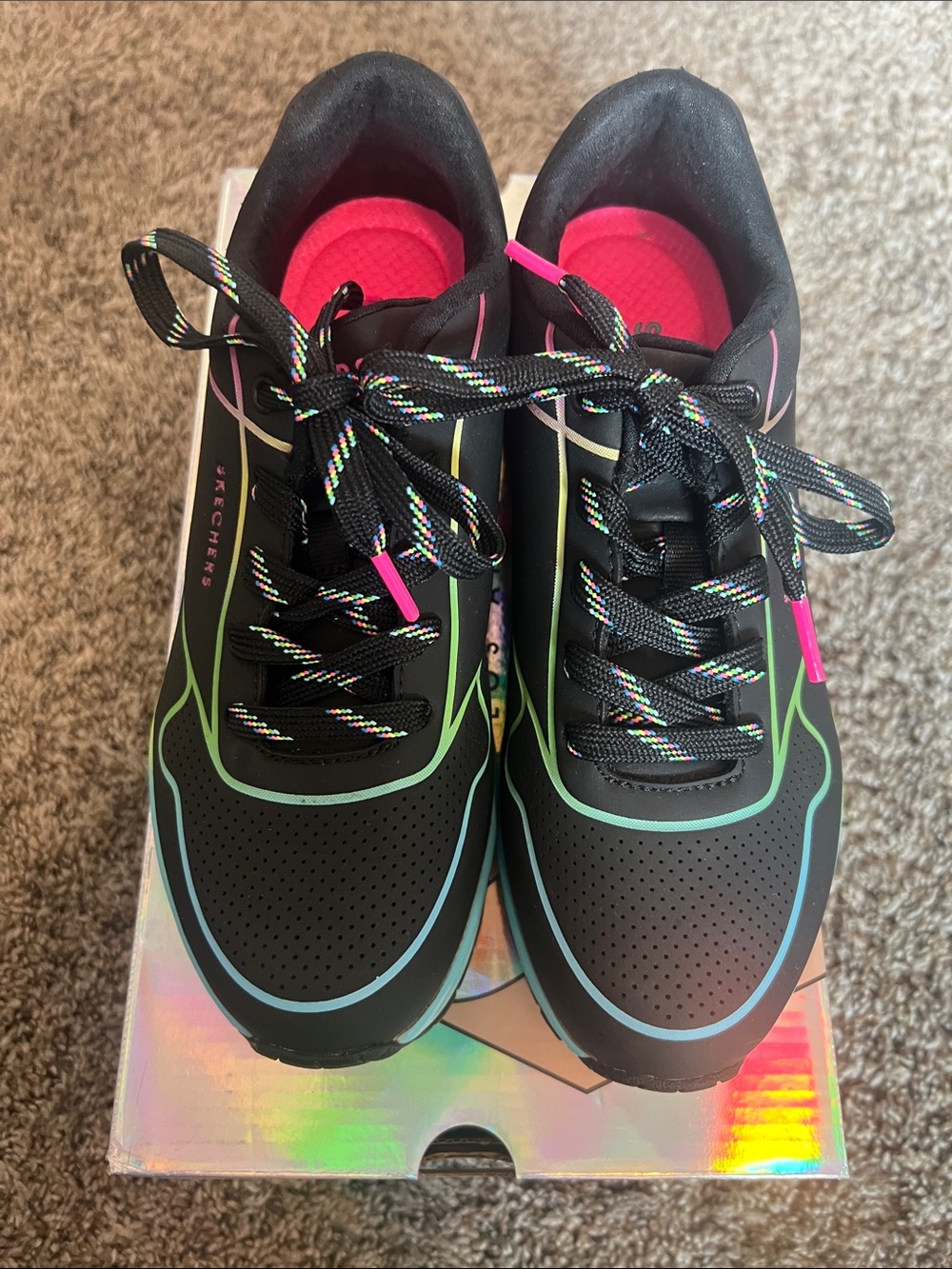 Pop of Sunshine size 7 Skechers